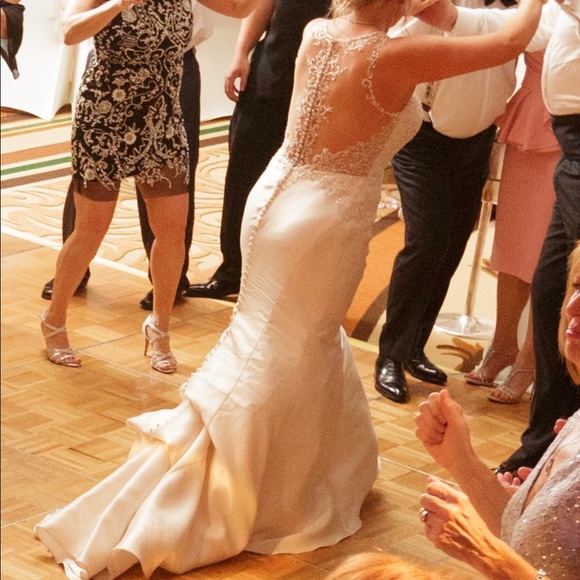 Essence of Australia Style D2294 Wedding Dress - Picture 9 of 10